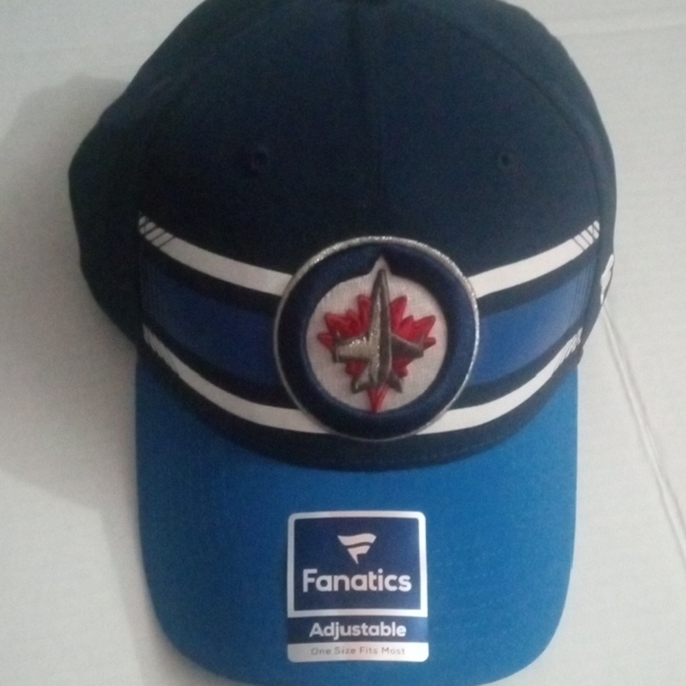 Fanatics Winnipeg Jets  with Emblem NWT
